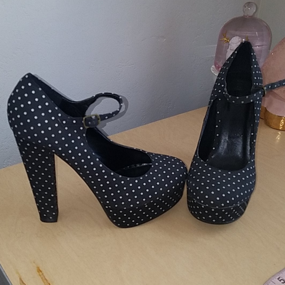 Black polka dot heels 9